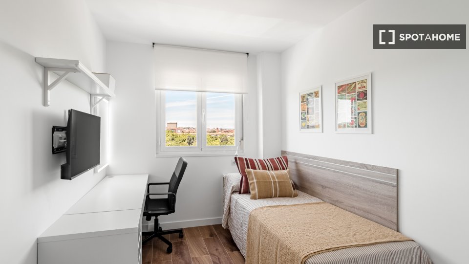 Apartment Madrid, 4 beds, 115m² — photo 3