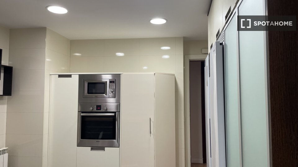 Double room Madrid, 7 beds, 170m² — photo 2