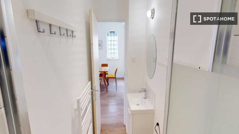 Double room Paris, 11 beds, 190m² — photo 17