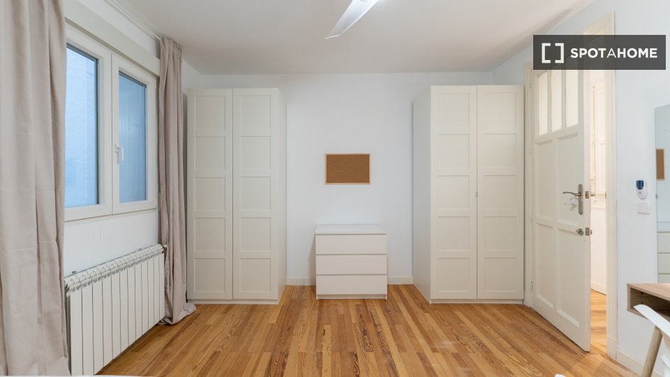Double room Madrid, 4 beds — photo 15