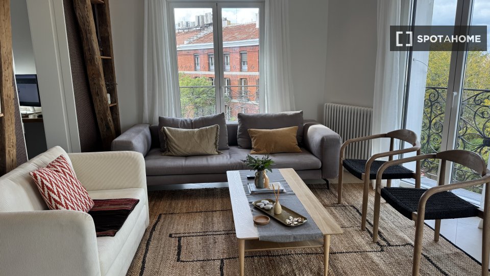 Apartamento de 2 dormitorios en alquiler en Palacio, Madrid