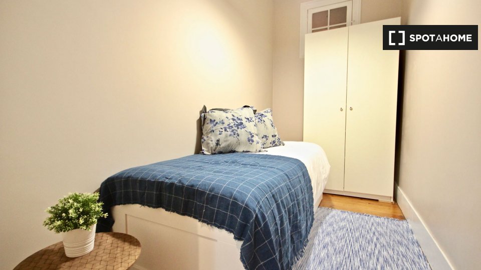 Apartment Lisbon, 4 beds — photo 16