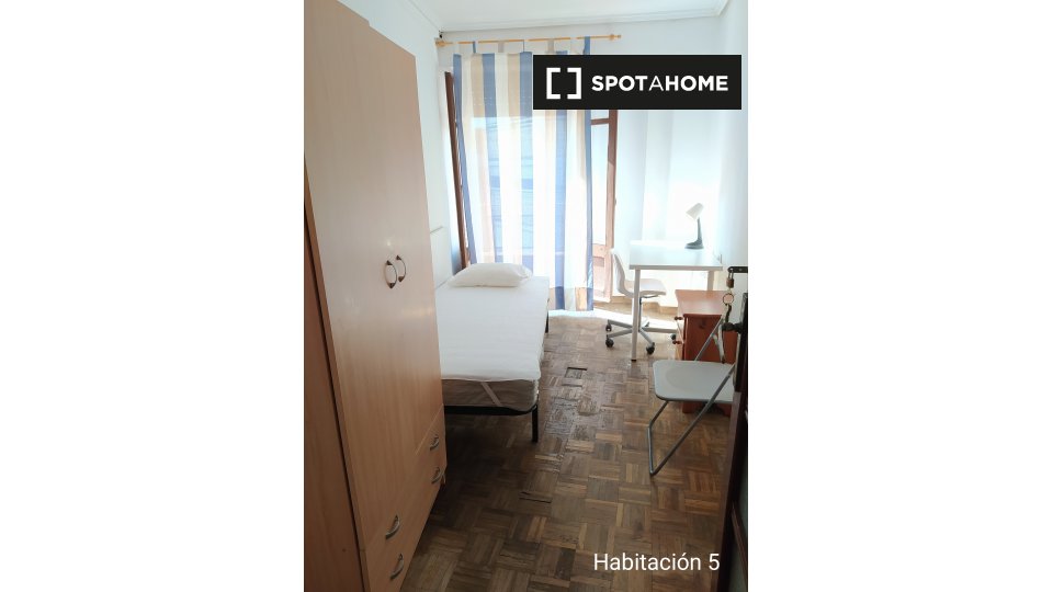 Double room Valencia, 5 beds, 160m² — photo 1
