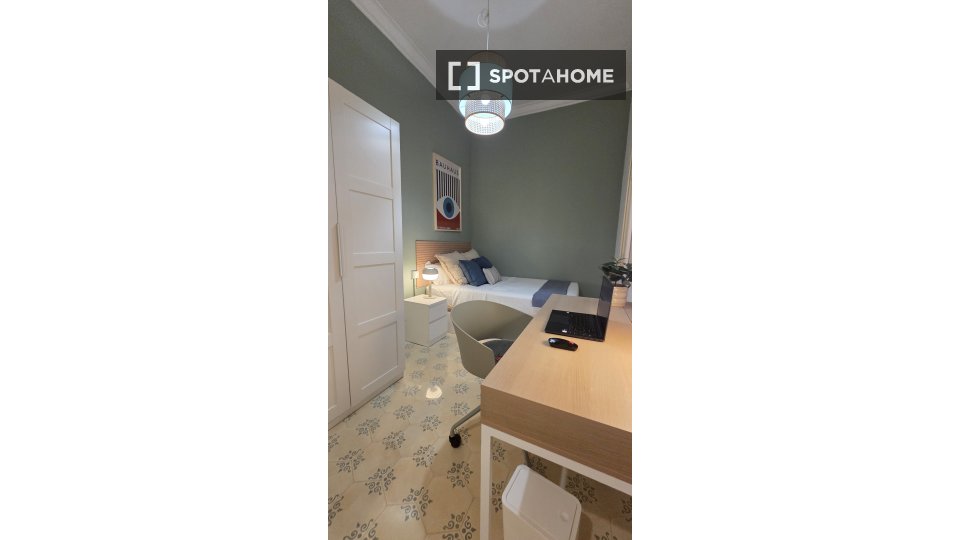 Double room Barcelona, 7 beds, 210m² — photo 19