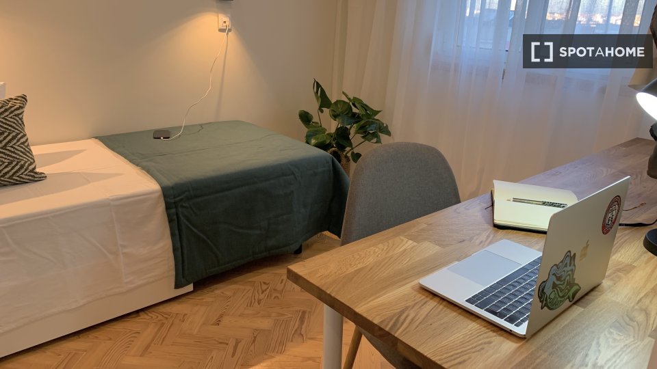 Double room Lisbon, 4 beds, 80m² — photo 8