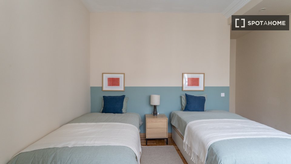 Double room Madrid, 5 beds — photo 14