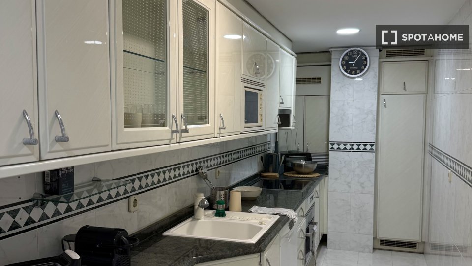 Double room Madrid, 4 beds, 140m² — photo 5