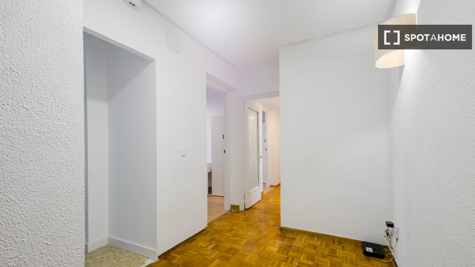 Double room Madrid, 6 beds, 120m² — photo 5