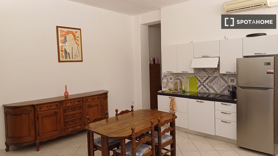Double room Cagliari, 3 beds, 100m² — photo 7