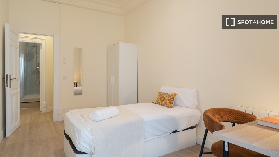 Double room Madrid, 9 beds — photo 12