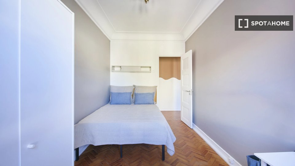 Double room Lisbon, 6 beds — photo 12