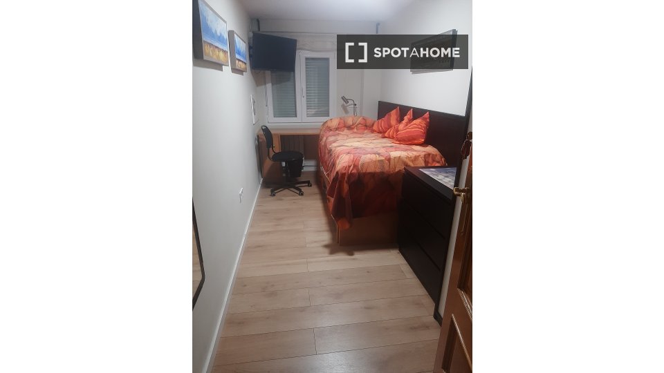 Double room Valencia, 5 beds, 110m² — photo 24