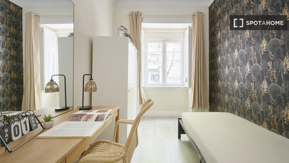 Double room Lisbon, 5 beds — photo 1