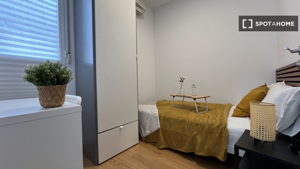 Double room Madrid, 3 beds, 50m² — photo 24