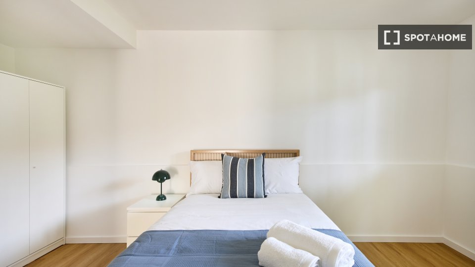 Double room Lisbon, 6 beds, 150m² — photo 1