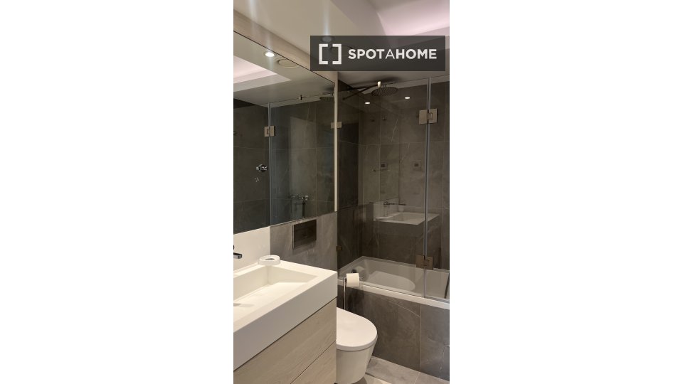 Apartment Lisbon, 2 beds, 108m² — photo 2