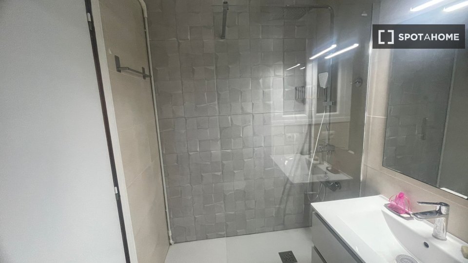 Double room Valencia, 5 beds, 120m² — photo 13