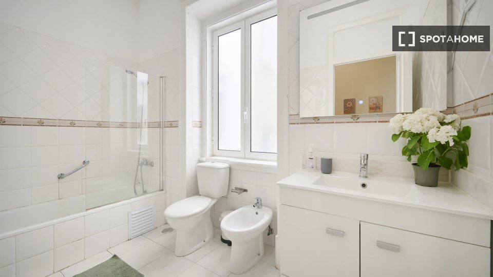 Double room Lisbon, 6 beds — photo 15