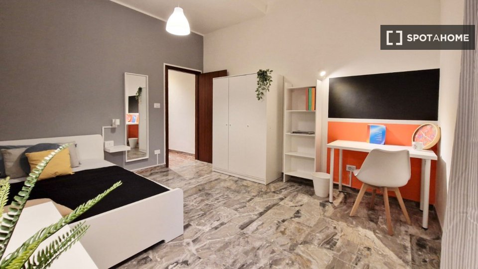 Double room Bologna, 3 beds — photo 8