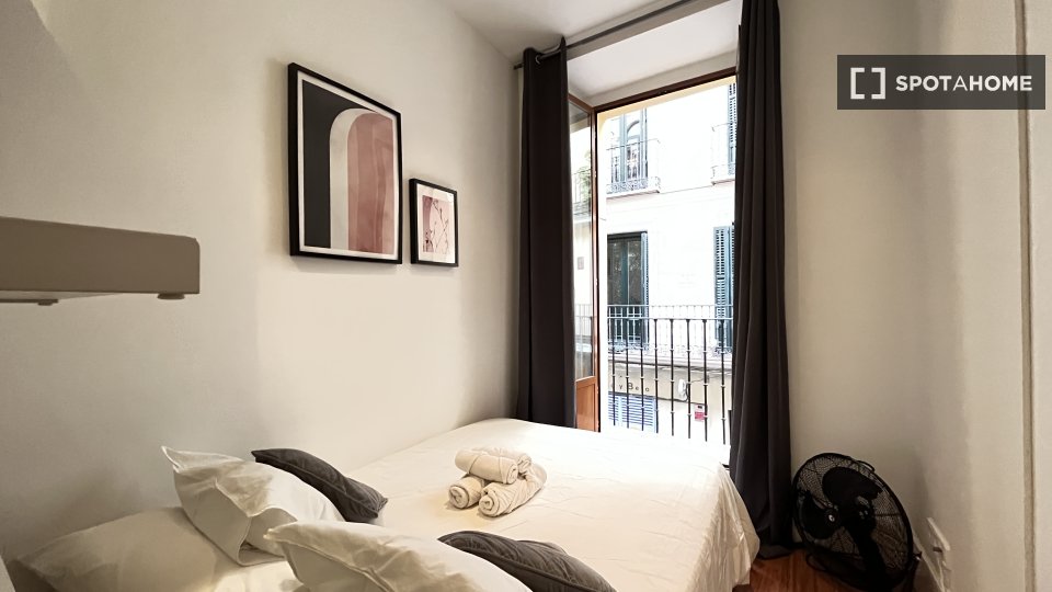 Double room Madrid, 3 beds — photo 3