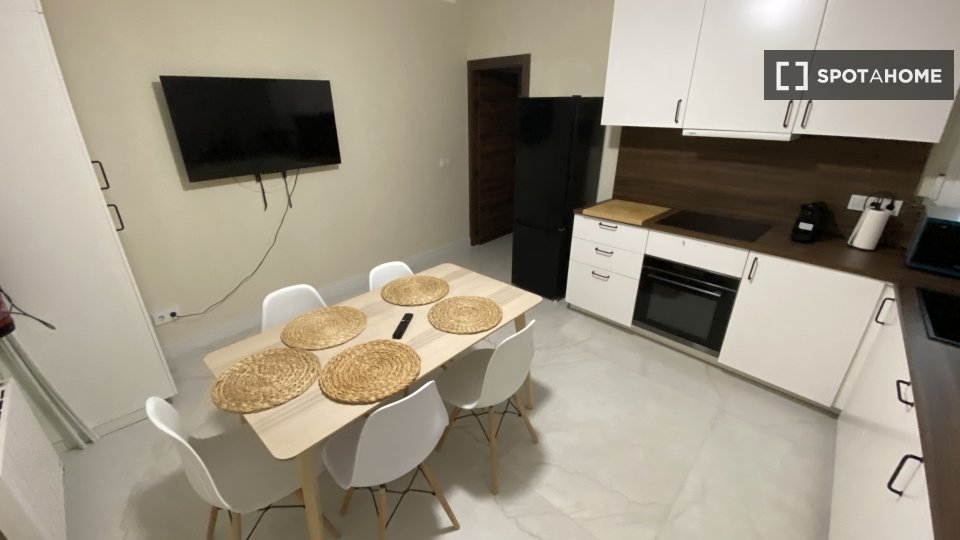Double room Madrid, 3 beds — photo 13