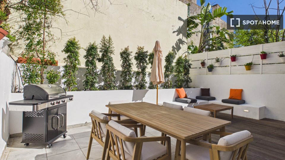 Apartment Lisbon, 2 beds, 62m² — photo 10