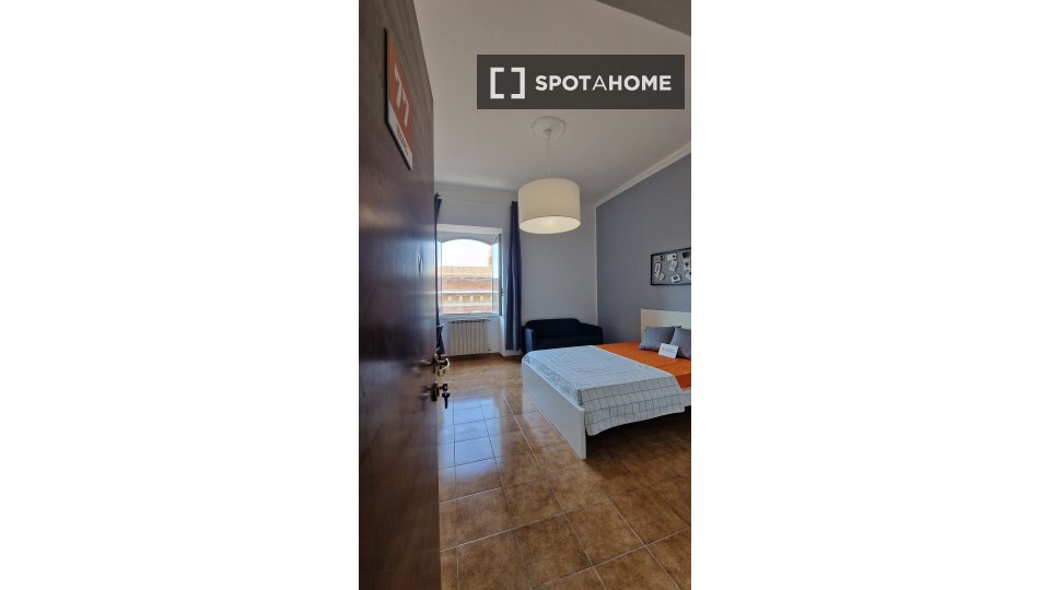 Double room Rome, 3 beds — photo 52
