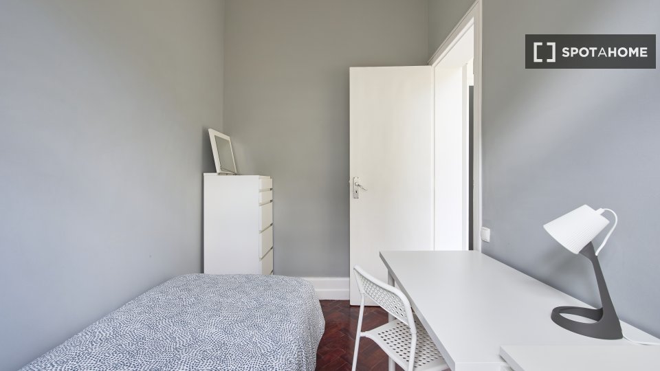 Double room Lisbon, 14 beds — photo 21