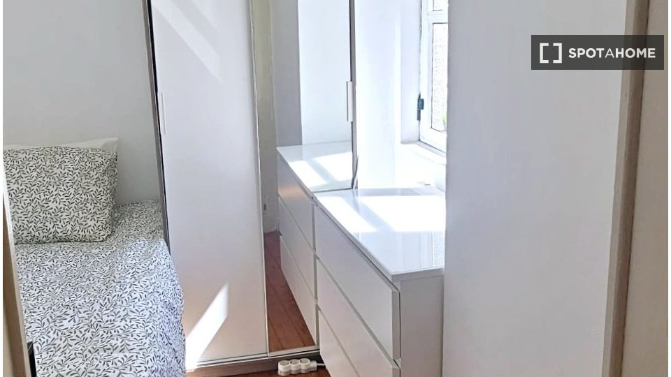 Double room Lisbon, 4 beds, 80m² — photo 20