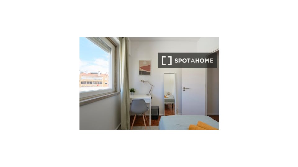 Double room Lisbon, 6 beds — photo 10