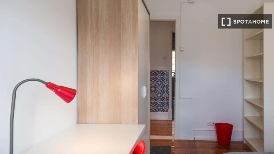 Double room Lisbon, 7 beds — photo 32