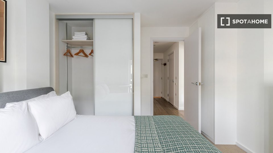 Apartment London, 2 beds — photo 19