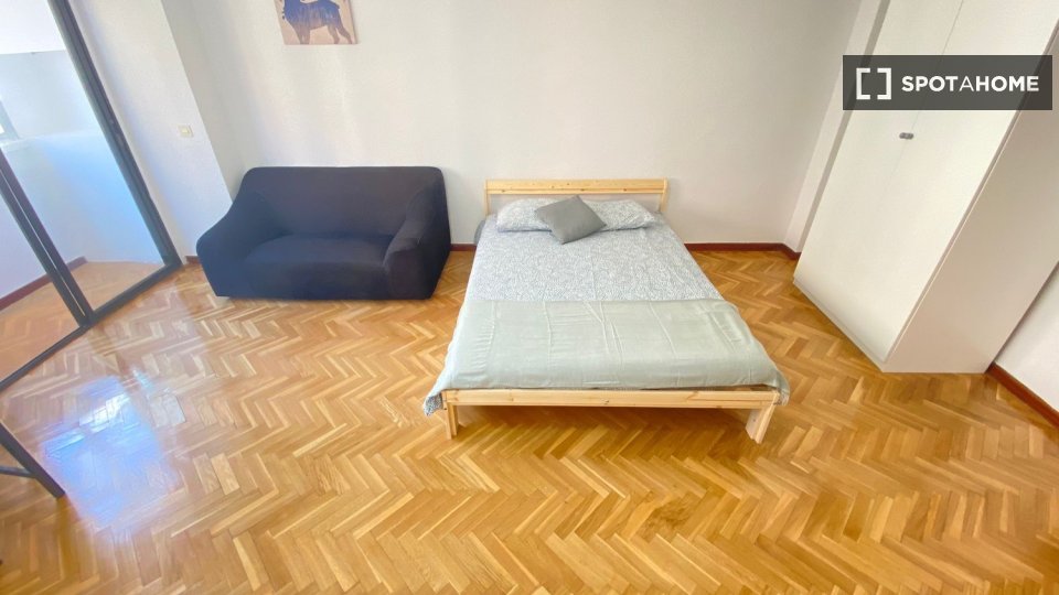 Double room Madrid, 5 beds — photo 11