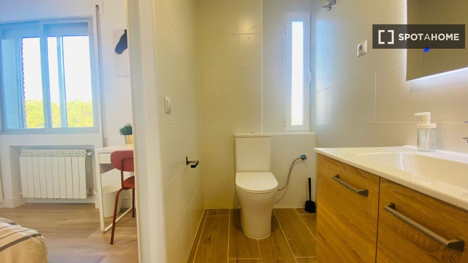 Double room Madrid, 4 beds — photo 16