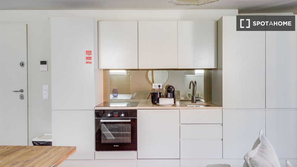 Apartment Lisbon, 2 beds — photo 44