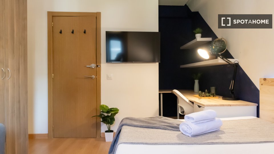 Double room Madrid, 7 beds, 140m² — photo 32