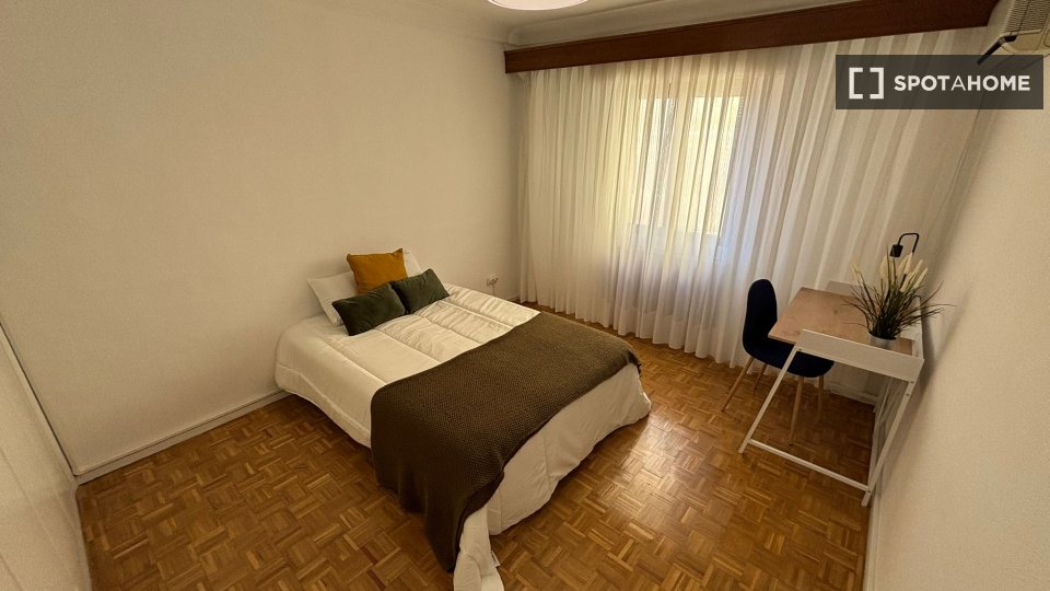 Double room Madrid, 9 beds, 200m² — photo 5