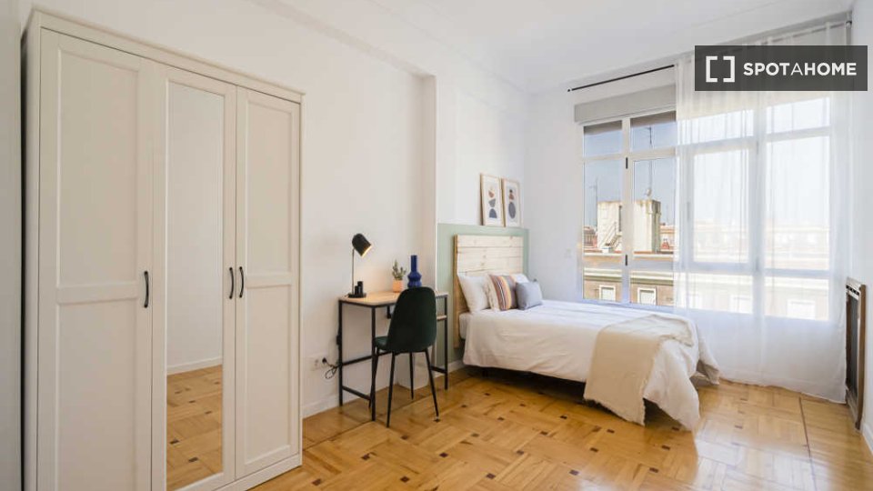 Double room Madrid, 5 beds — photo 22