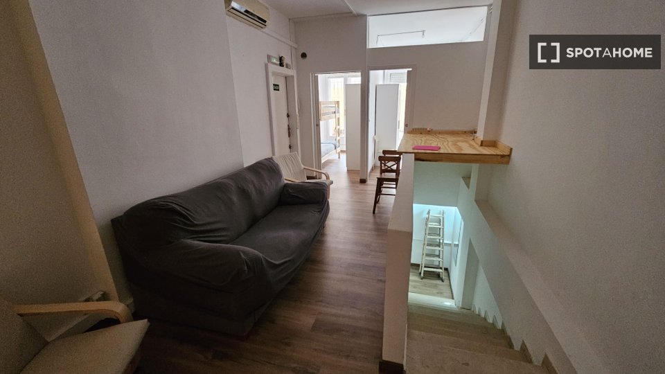 Apartment Barcelona, 5 beds, 110m² — photo 2