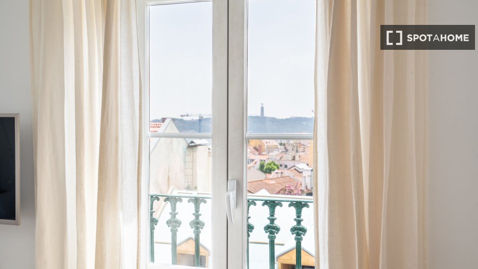 Apartment Lisbon, 2 beds, 65m² — photo 15