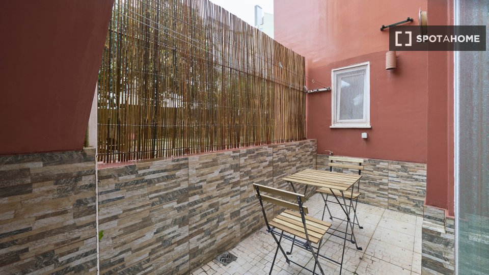 Apartment Lisbon, 2 beds, 65m² — photo 9