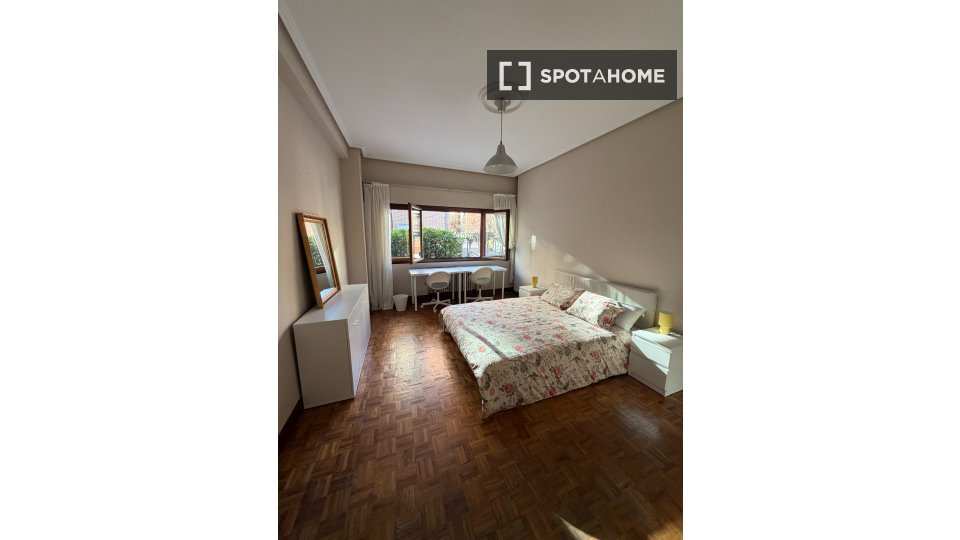 Se alquila habitación para compartir en Deustu, Bilbao