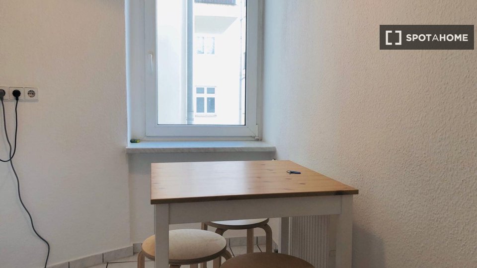 Double room Berlin, 2 beds, 65m² — photo 3