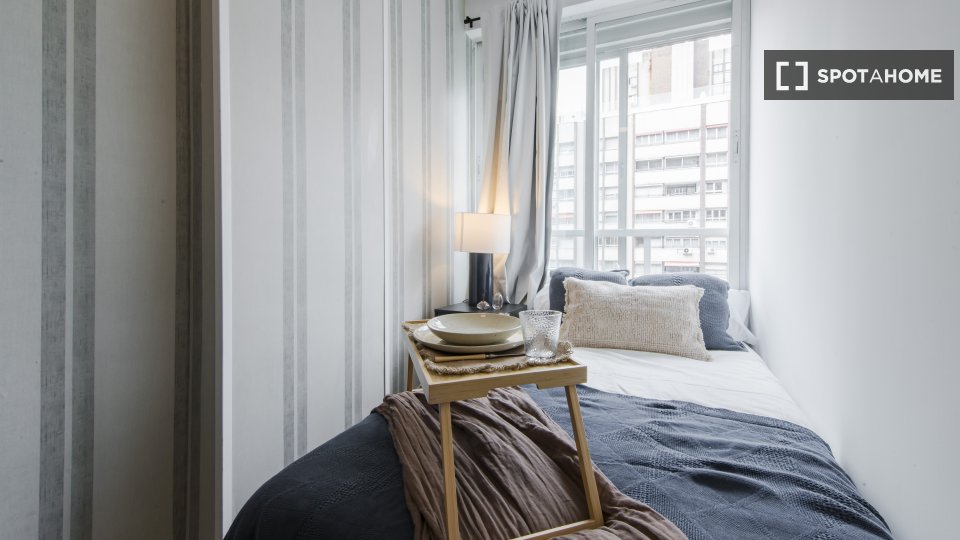 Double room Madrid, 11 beds, 250m² — photo 3