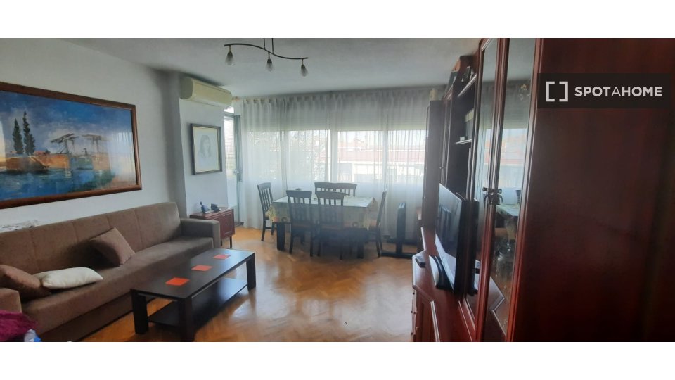 Double room Madrid, 3 beds — photo 5