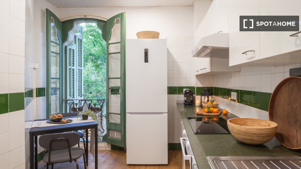 Double room Barcelona, 5 beds, 120m² — photo 4