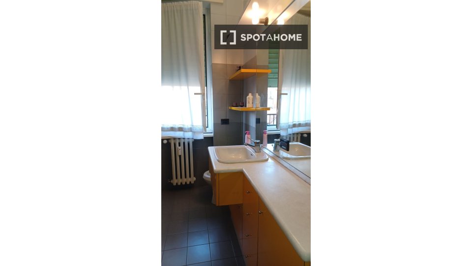 Double room Milan, 2 beds — photo 10