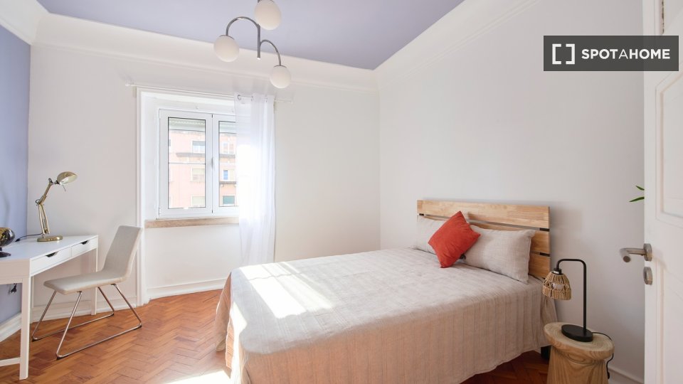 Double room Lisbon, 6 beds — photo 41