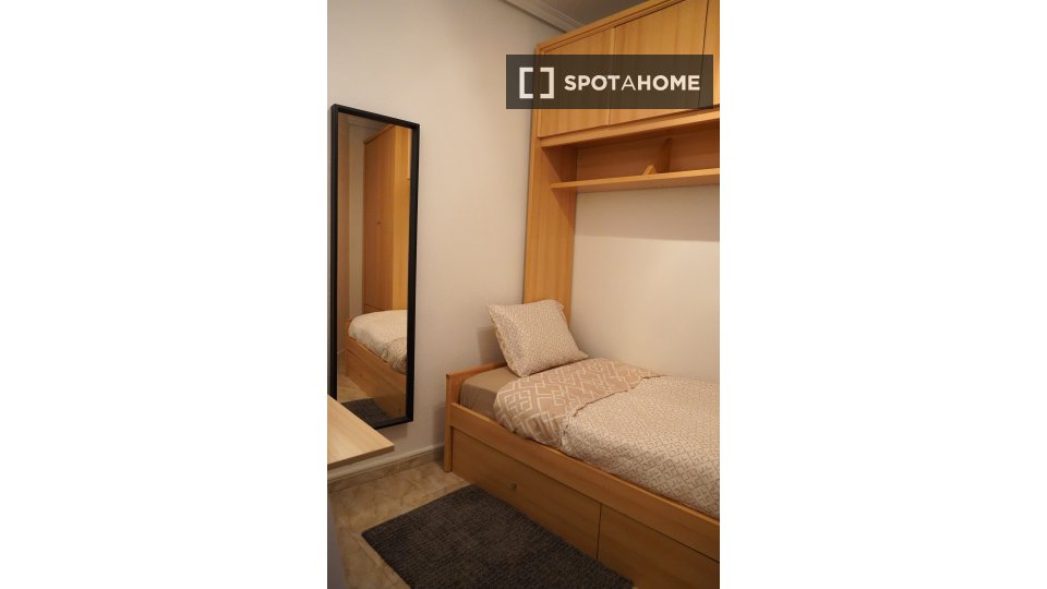 Double room Madrid, 6 beds — photo 3