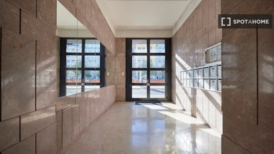Double room Lisbon, 5 beds — photo 11